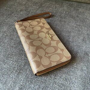 Coach Large Phone Wallet Signature Canvas Wristlet F73418 NWT
